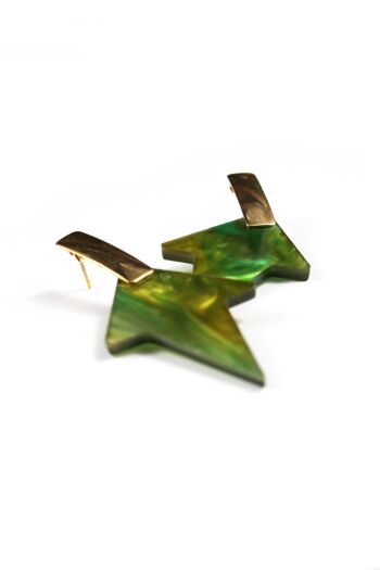 Boucles d'oreilles en marbre vert, jaune et doré : élégance et sérénité naturelles dans chaque paire de ces accessoires uniques 3