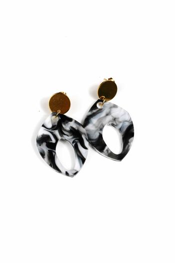 Boucles d'oreilles en marbre noir et blanc : Illuminez votre look avec l'élégance et l'éclat de l'or 1