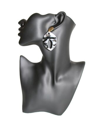 Boucles d'oreilles en marbre noir et blanc : Illuminez votre look avec l'élégance et l'éclat de l'or 5