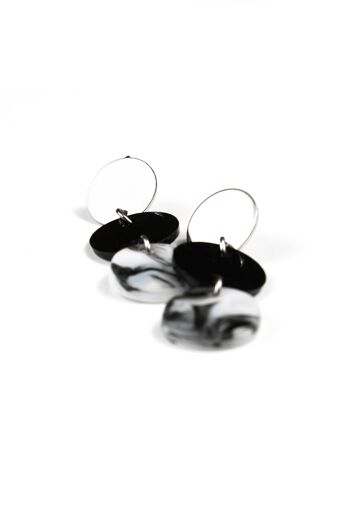 Boucles d'oreilles noires et blanches : brillez comme l'univers avec ces accessoires de mode éblouissants 3