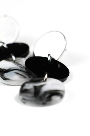 Boucles d'oreilles noires et blanches : brillez comme l'univers avec ces accessoires de mode éblouissants 4