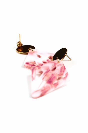 Boucles d'oreilles en marbre rose et blanc : Illuminez votre look avec l'élégance et l'éclat de l'or 3