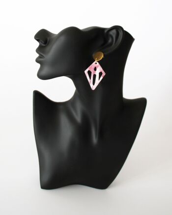 Boucles d'oreilles en marbre rose et blanc : Illuminez votre look avec l'élégance et l'éclat de l'or 5