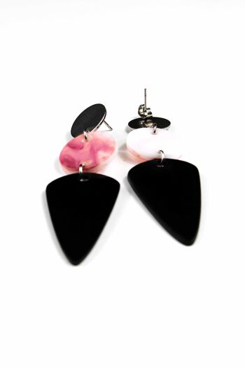 Boucles d'oreilles noires, roses et blanches : ajoutez une touche de chaleur et de charme à votre style avec ces accessoires ensoleillés 3