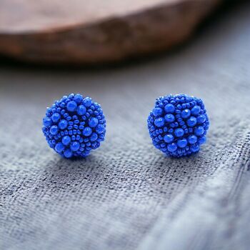 Boucles d'oreilles à tige en grappe de perles bleu royal 3