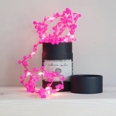 Cadena de luces de hadas con pompones rosas