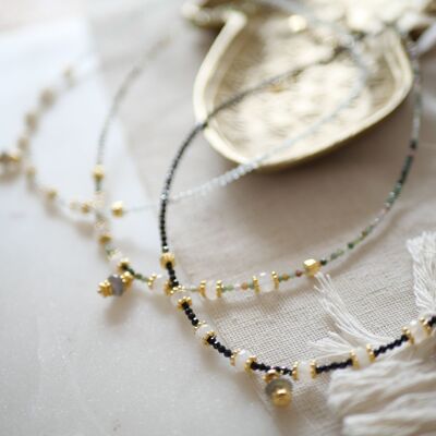Niyati-Halskette mit Steinen Ihrer Wahl