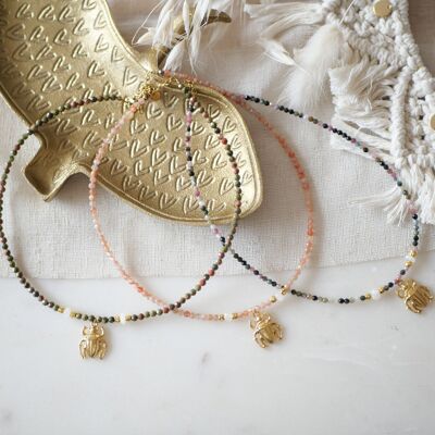 Dhriti-Skarabäus-Halskette mit Steinen Ihrer Wahl