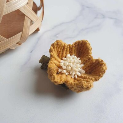 Cumin flower barrette