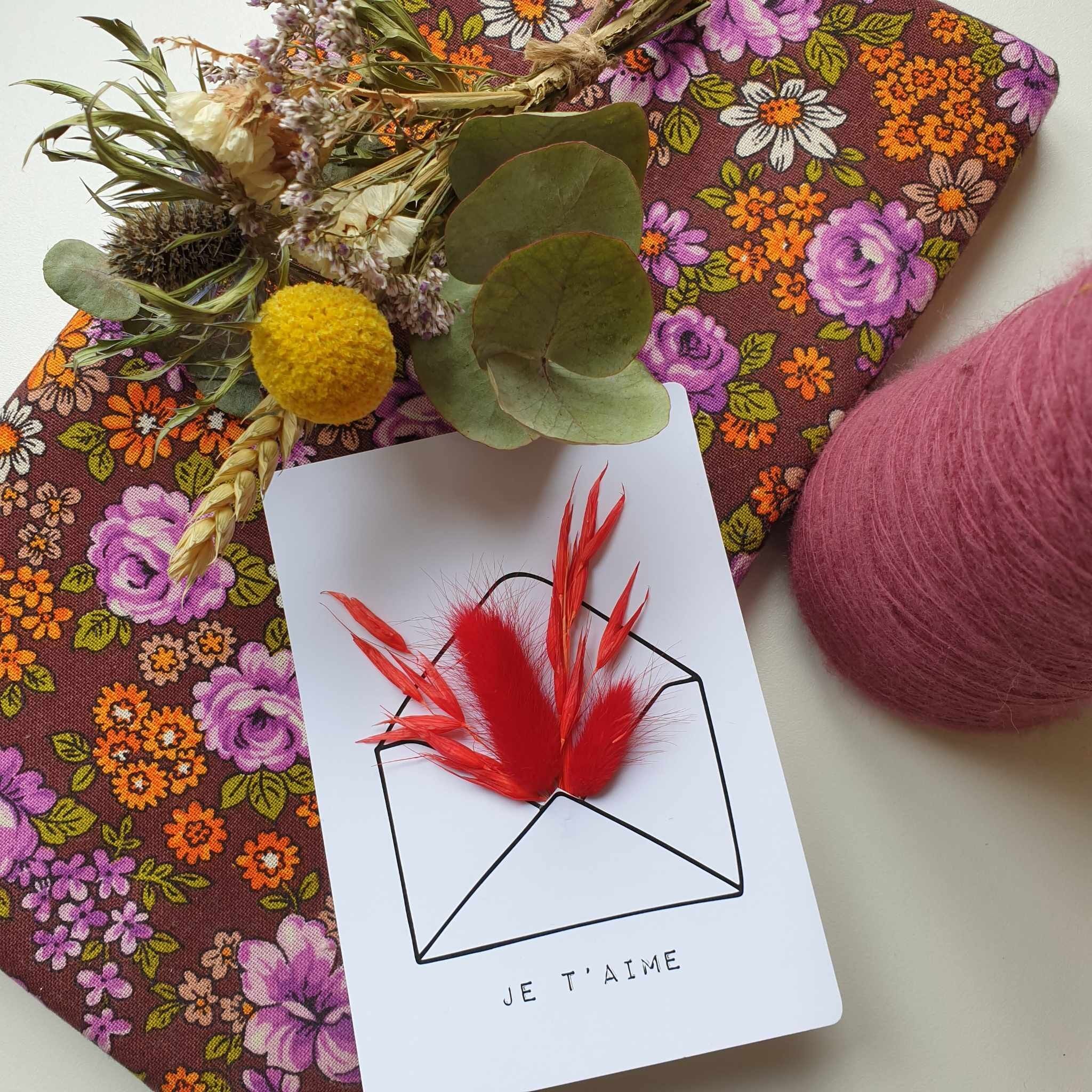 Biglietto fiorito rosso “Ti amo”