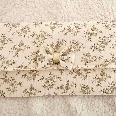 Clutch mit Haarspangen aus doppelter floraler Gaze