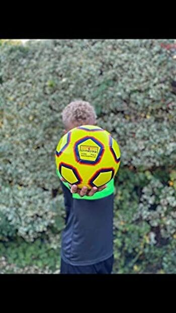 Lionstrike Ballon de football taille 3 Lite avec technologie NeoBladder, ballon de football léger pour enfants (3 à 7 ans) pour garçons/filles, entraînement/coaching en intérieur ou en extérieur (jaune) 4