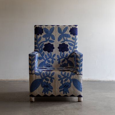 Yoruba Royal Chair mit blauen Glasperlen