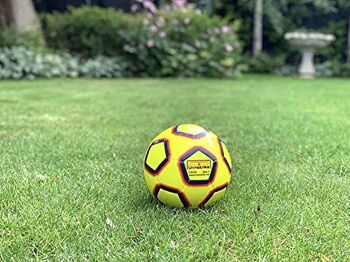 Lionstrike Ballon de football léger taille 4 avec technologie NeoBladder, football léger pour enfants (7-13 ans) pour garçons/filles, entraînement/coaching en intérieur ou en extérieur (jaune) 4