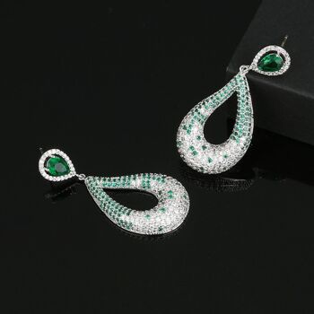 Boucles d'oreilles luxueuses en forme de goutte d'eau avec pierres précieuses vertes 2