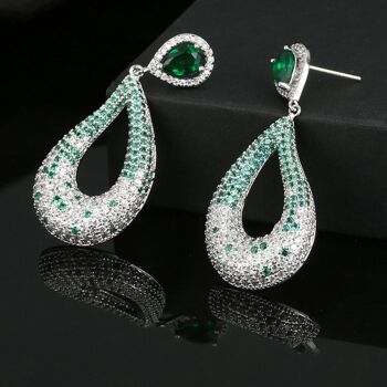 Boucles d'oreilles luxueuses en forme de goutte d'eau avec pierres précieuses vertes 4