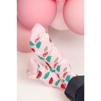 AMARA chaussettes en coton rose avec fraises 2