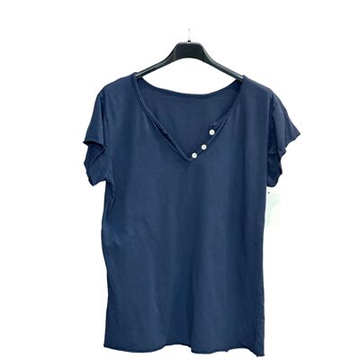 Plain T-shirt with 3-button Tunisian collar