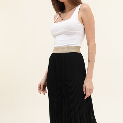 Plain pleated skirt with gold band