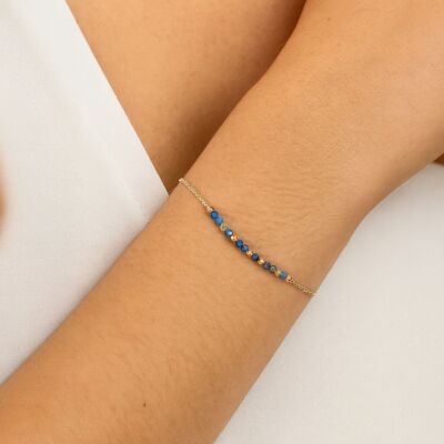 Pulsera de acero dorado con cuentas de sodalita