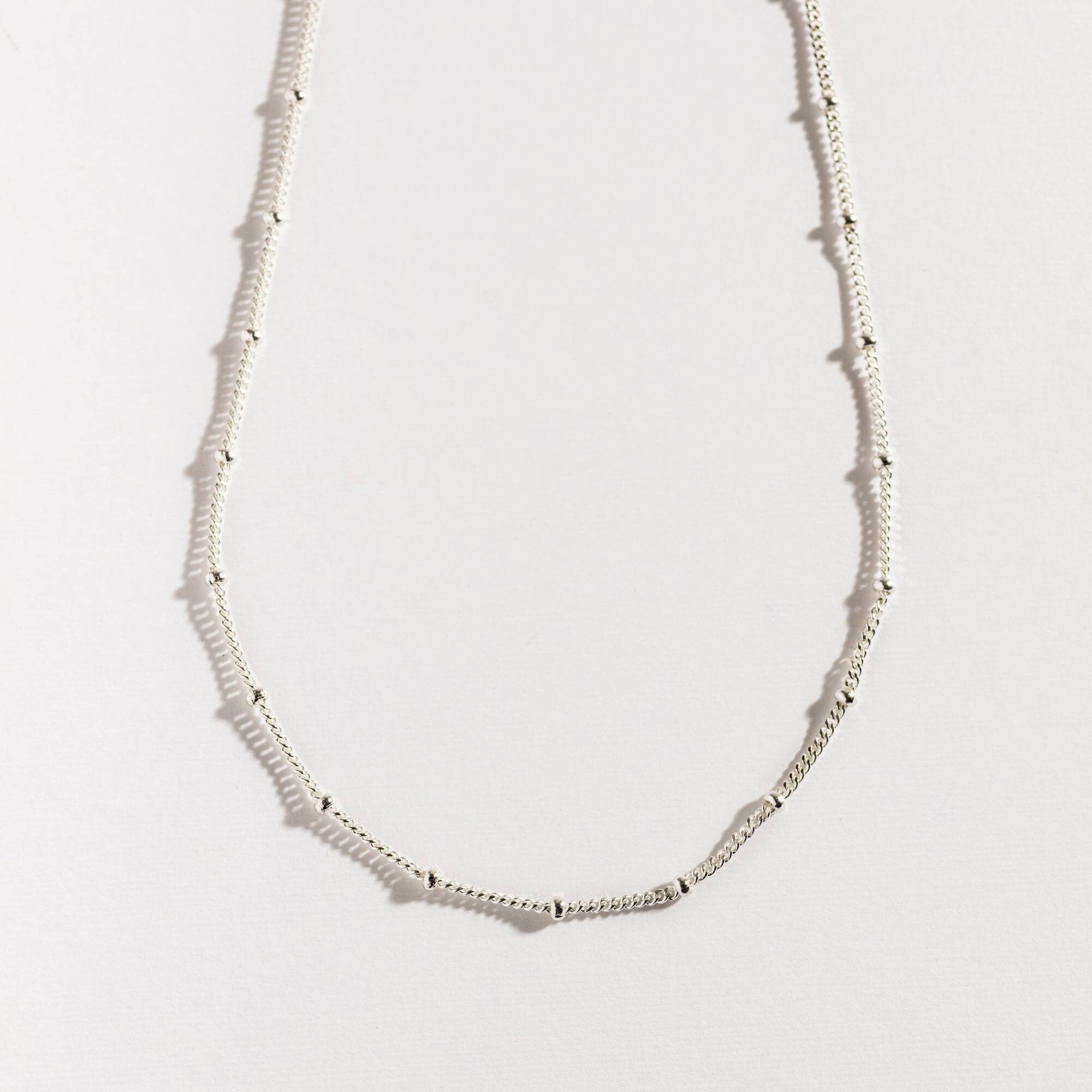 Chaîne en argent perlée satellite