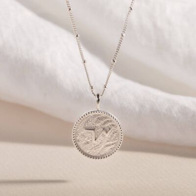 Collana con moneta in argento abbreviata "Thrive".