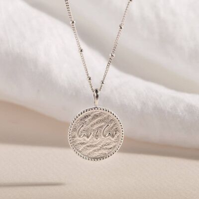 Collana con moneta in argento abbreviata "Love is Love".