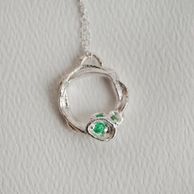 Smaragd- und Silberzweig-Kreis-Halskette – groß