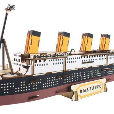 Titanic construction kit made of wood