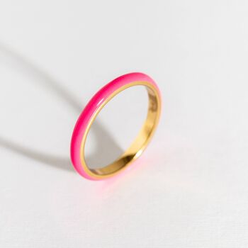 Bague superposable en émail rose vif 1