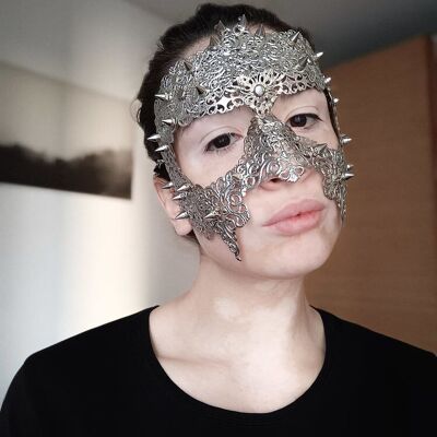 Filigrane Maske aus Metall CHIMÄRE