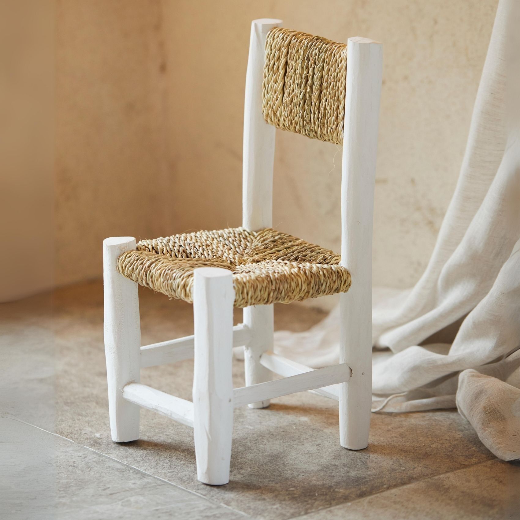 Sedia per bambini in legno bianco