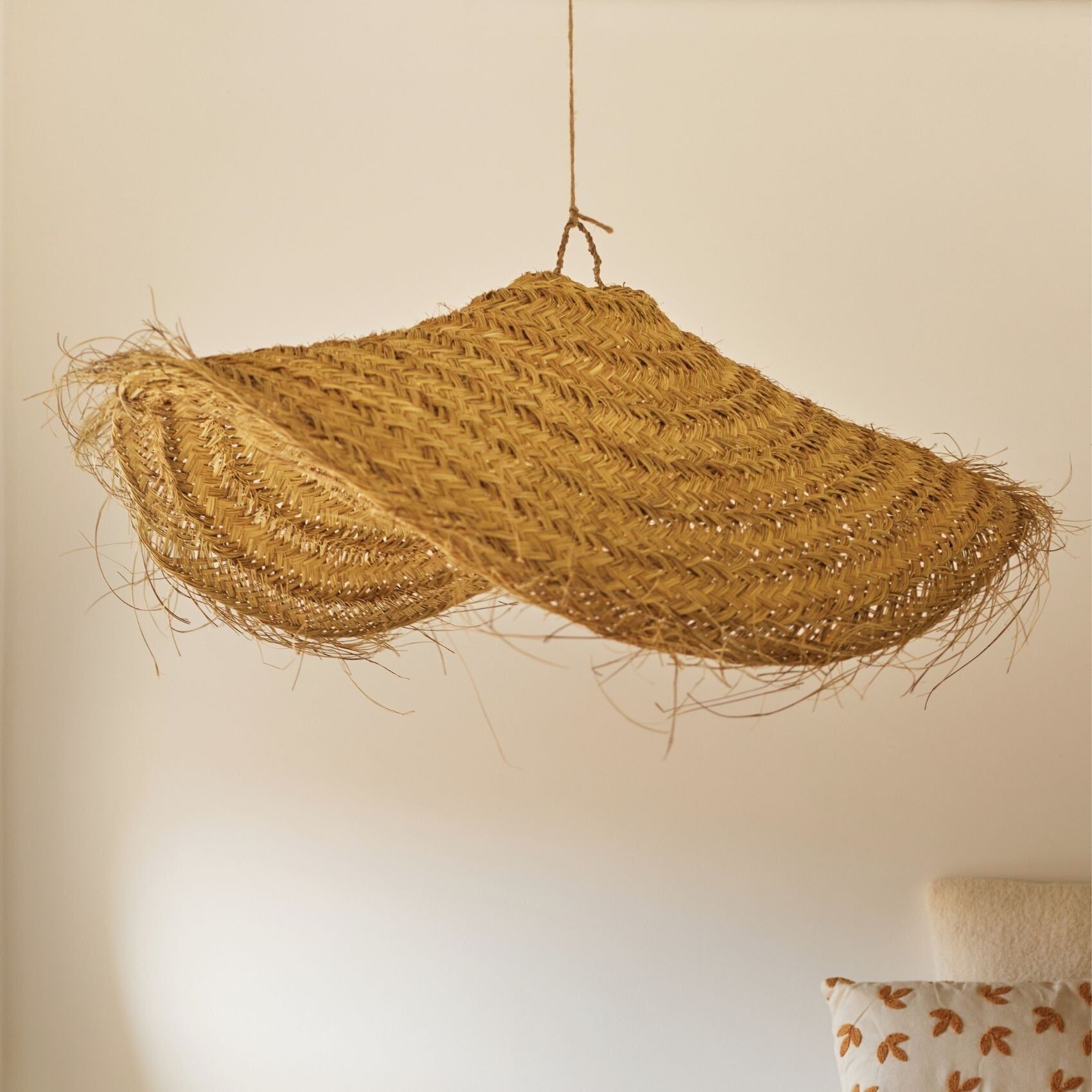 Hotsell Small suspension made from ntural raffia and wrought iron .