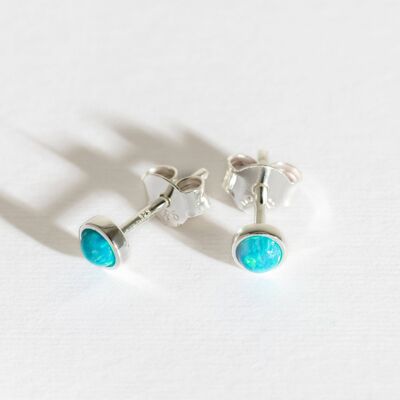 Boucles d'oreilles à tige en opale bleue et argent