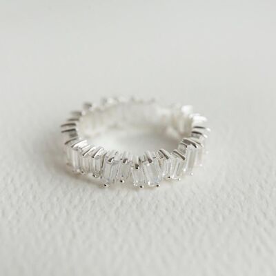 Statement-Ring mit glitzerndem Baguette-Motiv in Silber