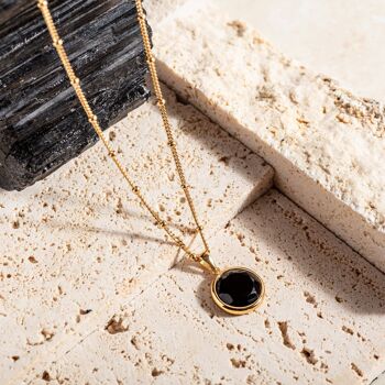 Collier en or disque d'onyx noir 3