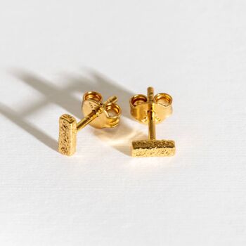 Boucles d'oreilles à tige en forme de barre d'or à texture antique 1