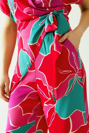 Pantalon ancho de couleur satiné avec motifs floraux. 5
