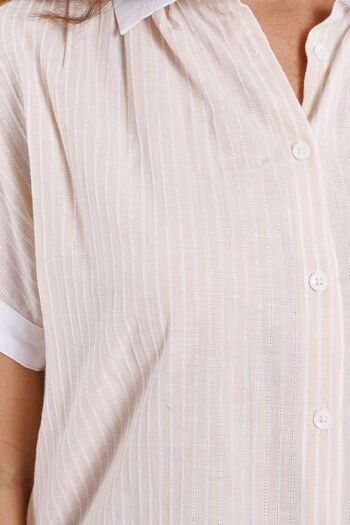 Camisa beige de manga court et rayons verticaux. 3