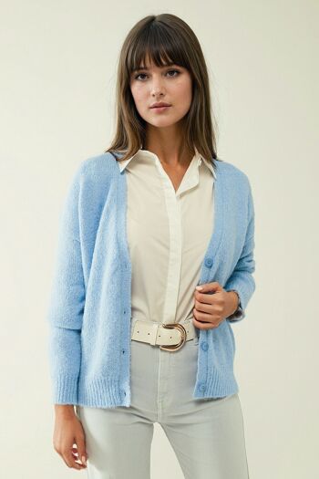 Cardigan en maille bleu avec large col V et fermeture boutonnée 1