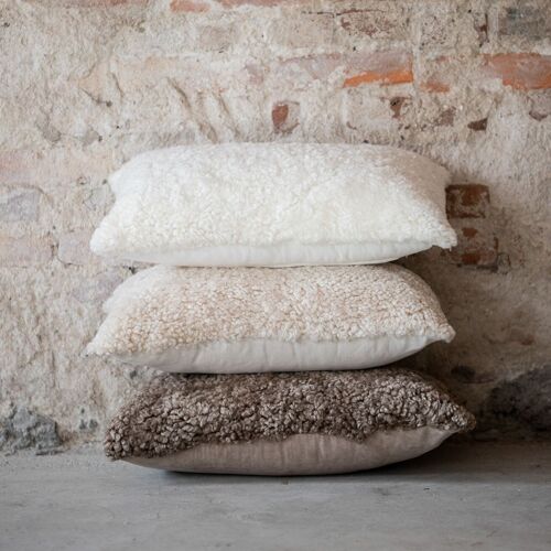 Crossbreed sheepskin cushion | 3 colors | 2 sizes