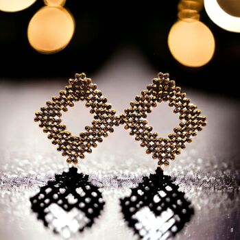 Boucles d'oreilles à tige en diamant et perles en bronze 3