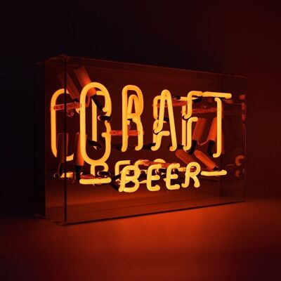 Großes Glas-Neonschild „Craft Beer“.