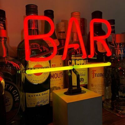 Neonschild „Bar“.