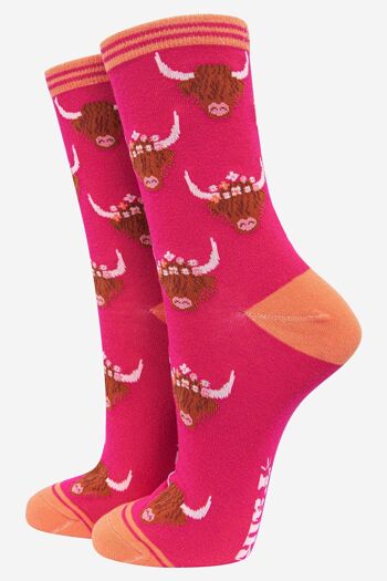 Chaussettes en bambou Highland Cow avec couronne florale pour femme en rose orange 1