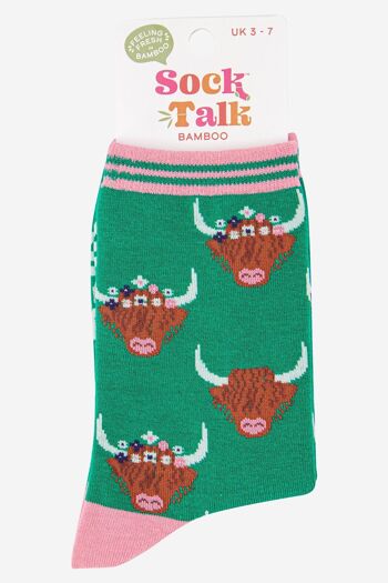 Chaussettes en bambou pour femme en forme de vache des Highlands avec couronne florale en vert rose 4