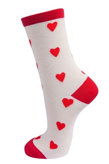 Chaussettes en bambou pour femmes, chaussettes fantaisie avec cœurs d'amour rouges, crème 1