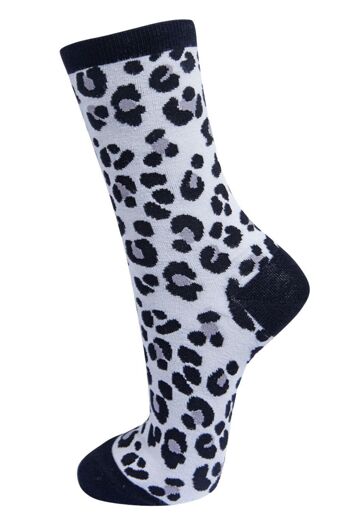 Chaussettes en bambou à imprimé léopard pour femmes, chaussettes à la cheville à imprimé animal, noires 1