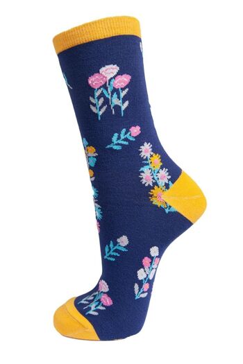 Chaussettes en bambou à fleurs pour femmes, chaussettes fantaisie à la cheville, fleurs sauvages, bleu marine 1