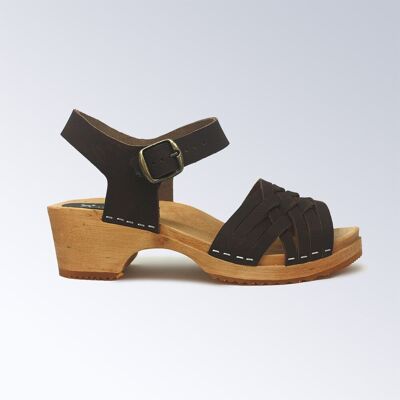 Clog sandal with low heel and fine brown braiding